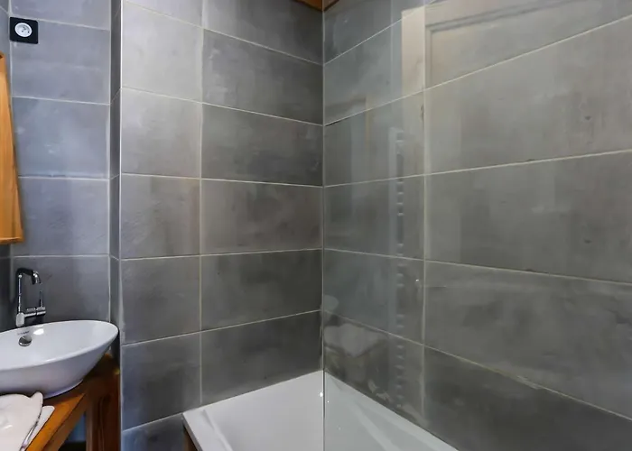 Triplex 75m² - 2 Chambres, 1 Cabine, Cheminee, Wifi, Proche Pistes Et Commerces - Fr-1-637-11 Alpstuga *